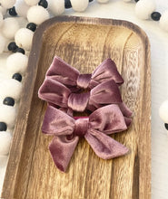 Load image into Gallery viewer, Velvet hair bows

